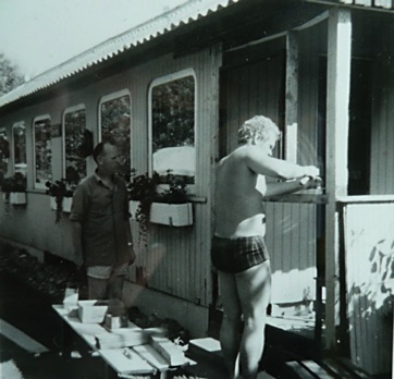 OVER STRANDEN 6 - En togvogn forvandles til et sommerhuset Sporløs i 1960